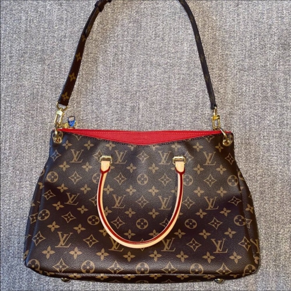 ๐ LIKE NEW ๐ W/ RECEIPT LOUIS VUITTON PALLAS ZIPPER BAG - Picture 4 of 16